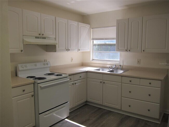 Building Photo - 37 NE 21st Terrace