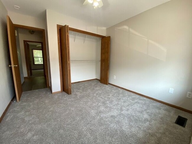 Building Photo - $1,750 | 3 Bedroom, 2 Bathroom DUPLEX | NO...