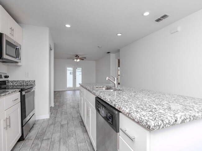 Building Photo - Charming 3-Bedroom, 2-Bathroom Home in South Tampa – Perfect Location!