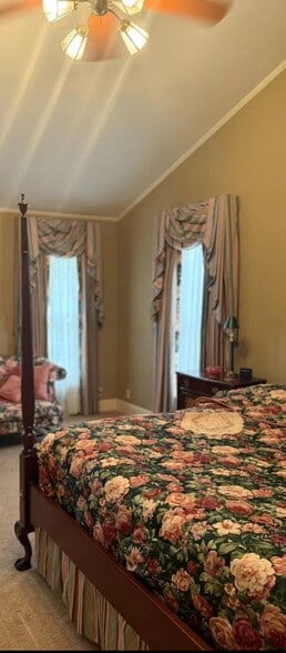 Building Photo - 303 Woodford Pl