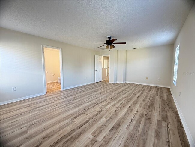 Building Photo - 246 Canna Dr