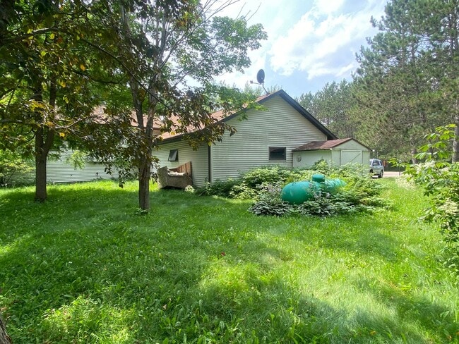 Building Photo - Large Single-Family Home In Gleason with 3...