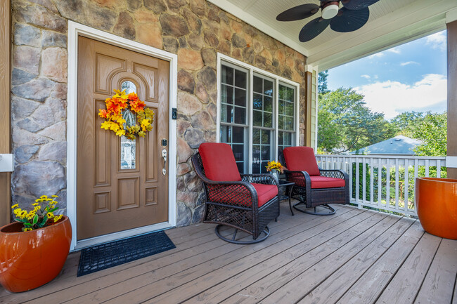 Front patio - 3273 Dogwood St