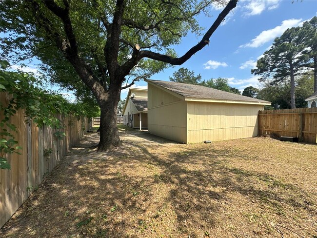 Building Photo - 12011 Carriage Ridge Ct