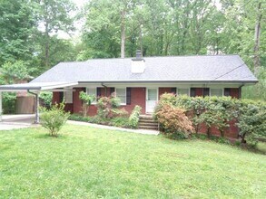 Building Photo - Vintage ranch with loads of charm!