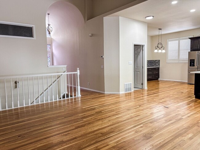 Building Photo - Spacious 4-bedroom, 3-bathroom home located in the Deer Run neighborhood