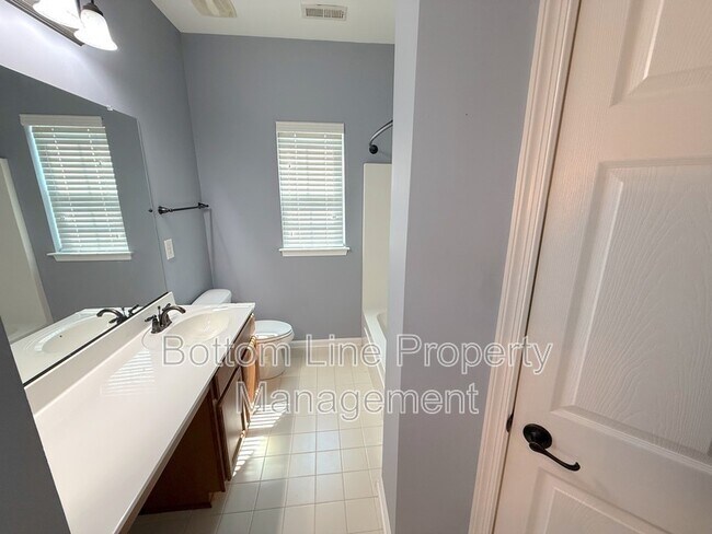 Building Photo - 15007 Skypark Dr