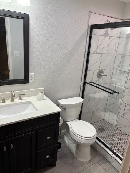 Building Photo - 801 Hillside Dr