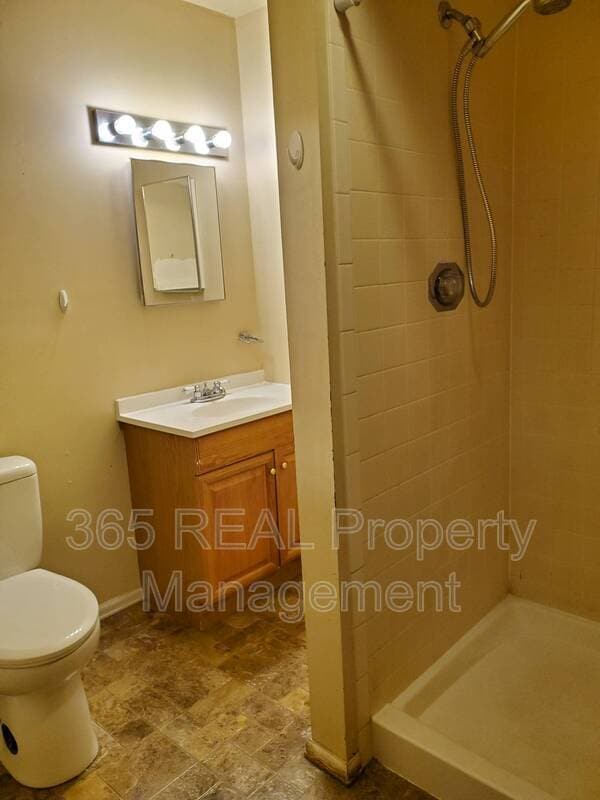 Building Photo - 4925 W 8th Street Rd