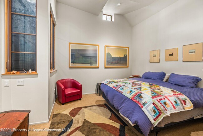 Building Photo - 308 Park Ave