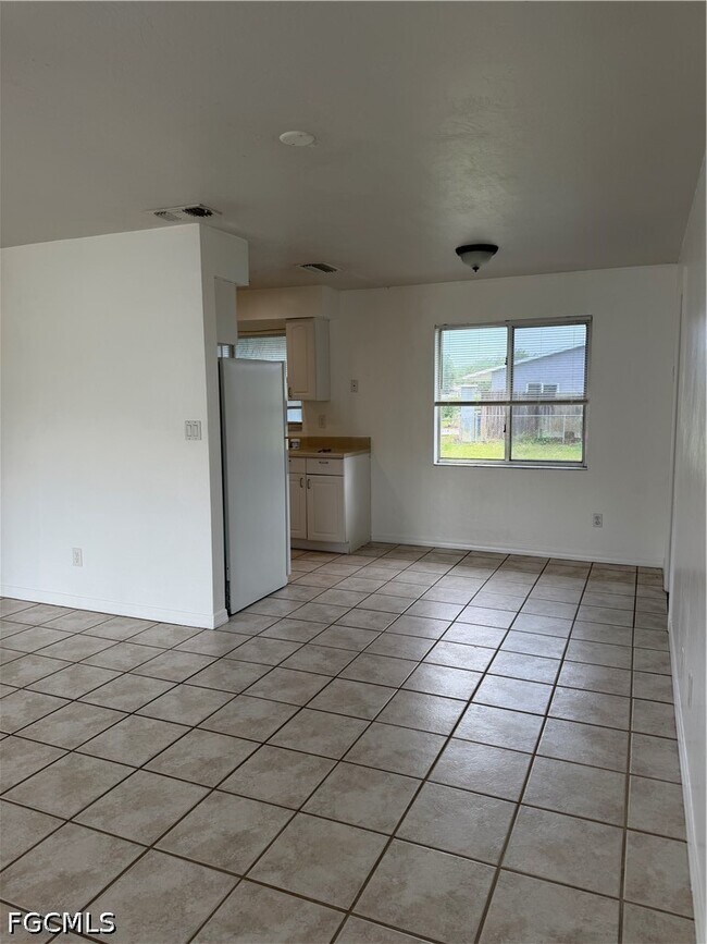 Building Photo - 2610 W Rd