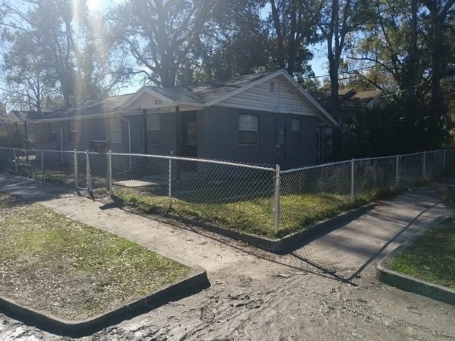 Building Photo - 3020 Barnett St