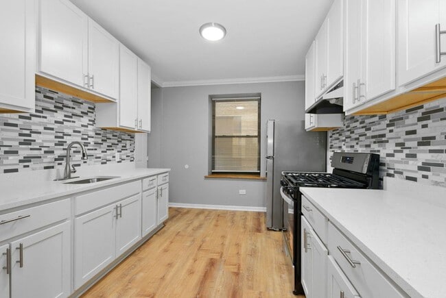 Building Photo - Duplex Two Bedroom Unit Available in South Shore