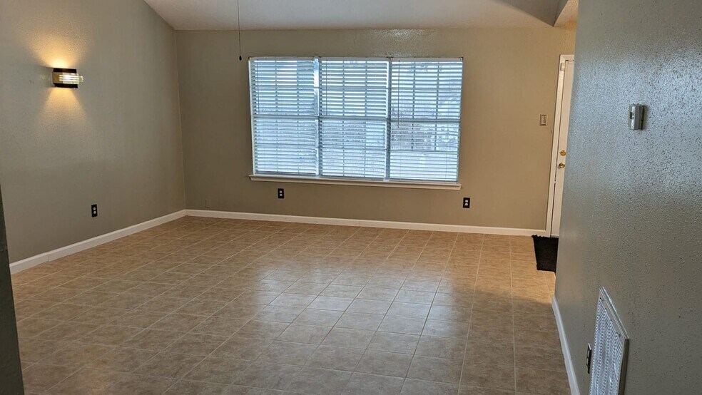 Building Photo - 1427 Littleport Ln