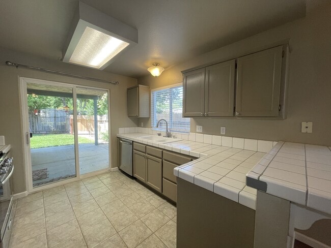 Building Photo - 3079 Boulder Dr