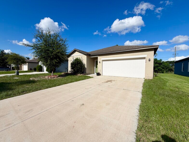 Building Photo - 1136 Roberta Rd
