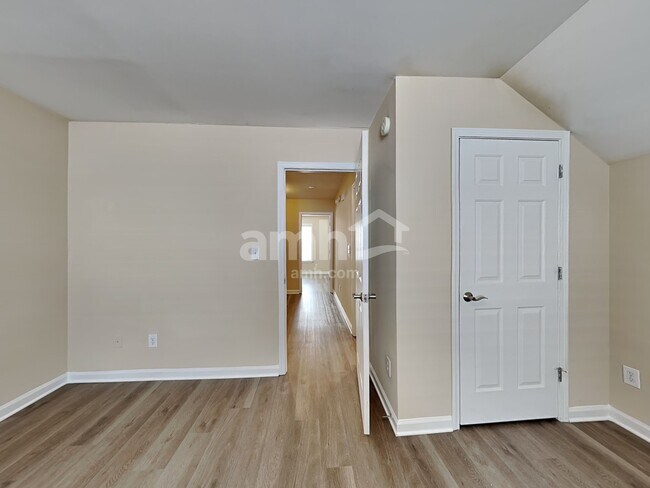 Building Photo - 228 Haywood Ln