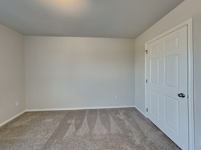 Building Photo - 1029 E Stetson Ln