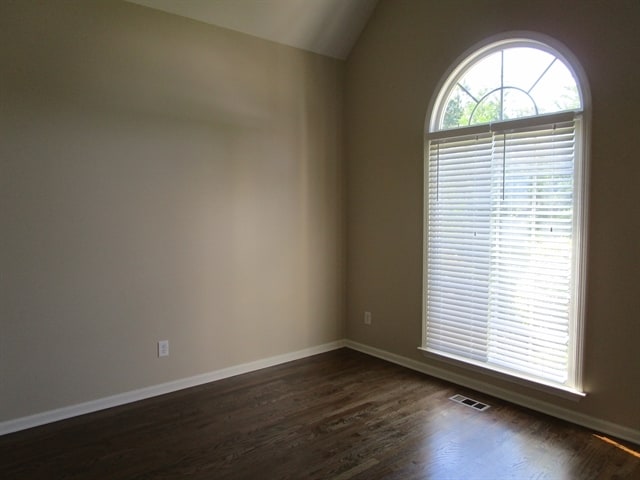Building Photo - 623 Redwood Ln