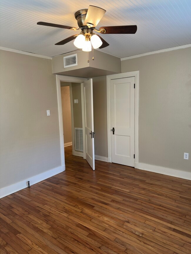 Building Photo - 906 N 6th St