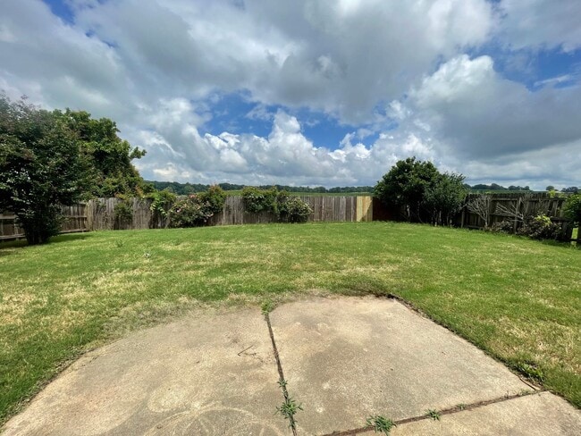 Building Photo - Adorable home, close to the casinos! Country living!
