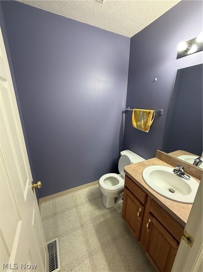 Building Photo - 1360 Meadow Run