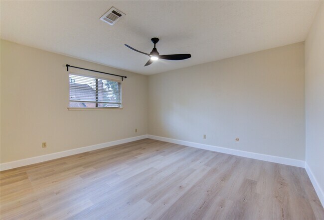 Building Photo - 714 Last Arrow Dr