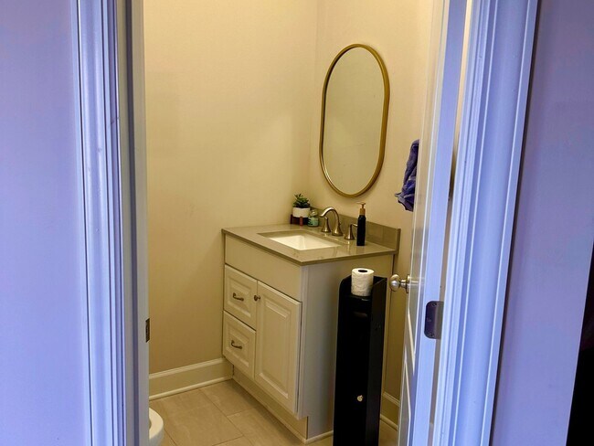 Building Photo - 3 Bedroom semi furnished Duplex type House in Imperial