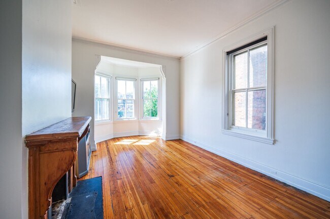 Building Photo - 206 S 43rd St