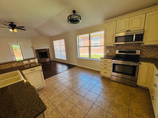Building Photo - 4 BR/2BA | Updated Single Family Home | 2-Car Garage Parking | Fenced backyard