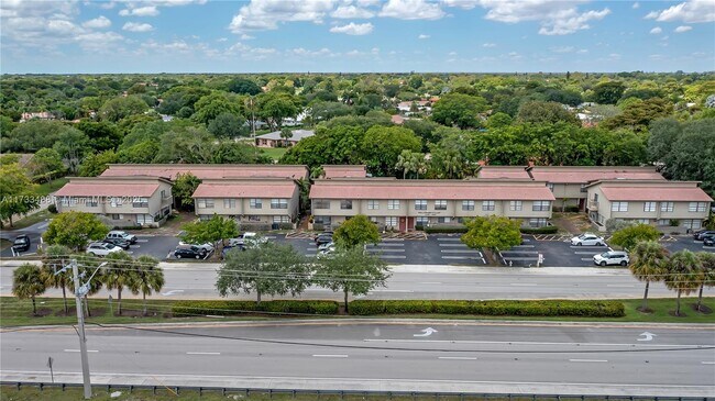 Building Photo - 2530 Coral Springs Dr