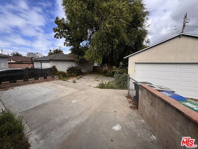 Building Photo - 3260 Oregon Ave