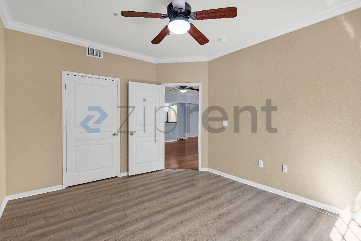 Building Photo - Unit