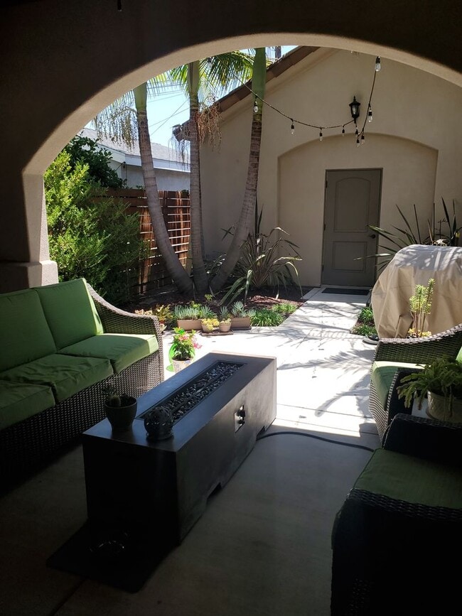 Building Photo - Elegant Coronado Village Home