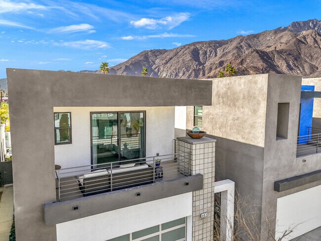 Building Photo - 483 Beacon Way