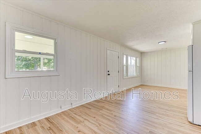 Building Photo - 1908 Wylie Dr