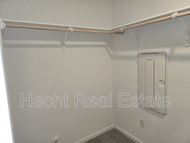 Building Photo - 968 Creek