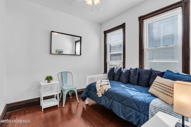 Building Photo - 6 Center St