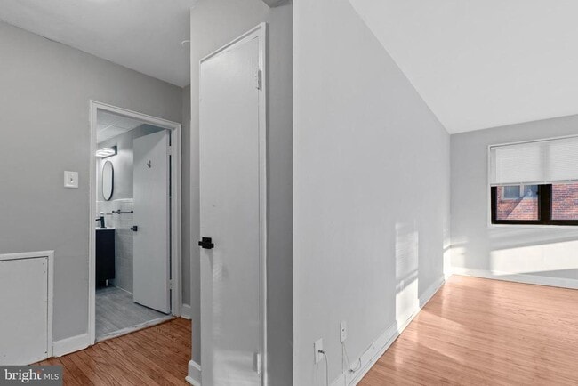 Building Photo - 131 Forest Ave