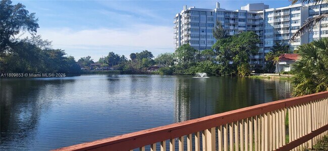 Building Photo - 1300 NE Miami Gardens Dr