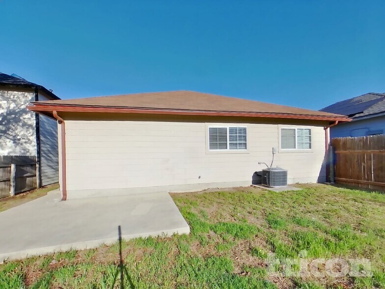 Building Photo - 7902 Brazoria Park