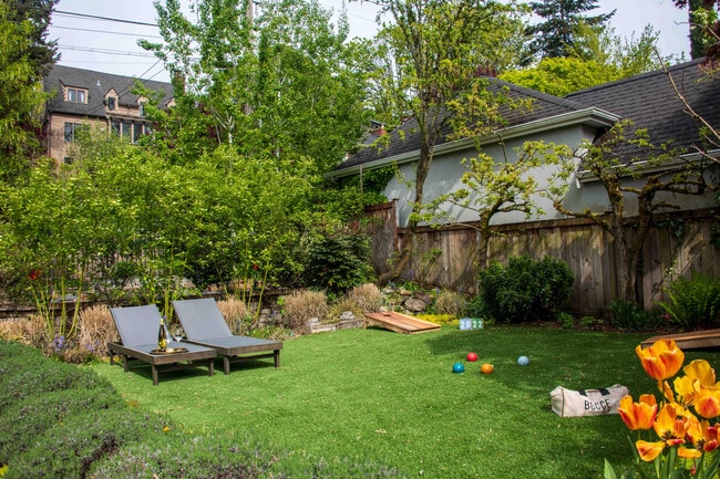 Building Photo - 1942 Boyer Ave E