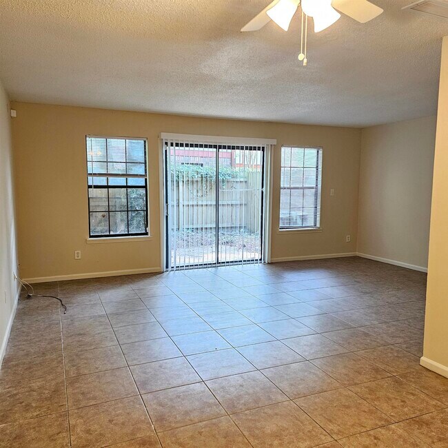 Building Photo - 3701 Donovan Dr