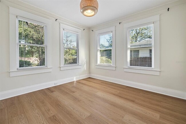 Building Photo - 5709 N Suwanee Ave