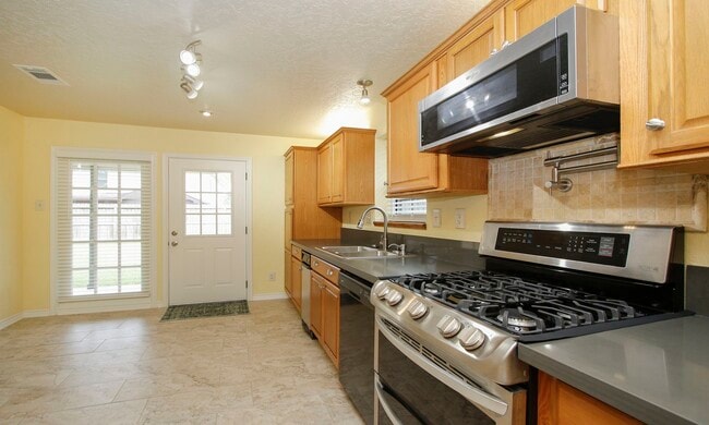 Building Photo - 19518 Gladewater Dr