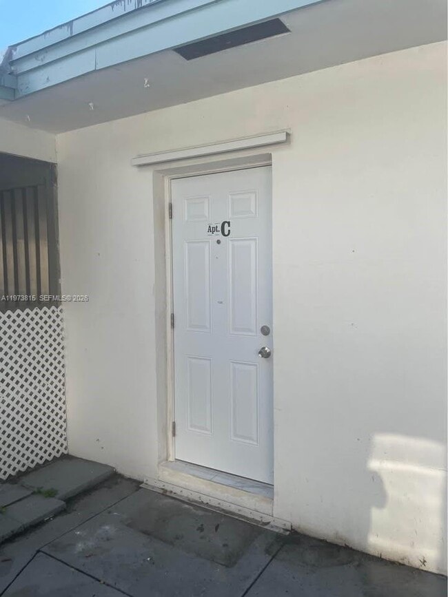 Building Photo - 4991 SW 27th Ave