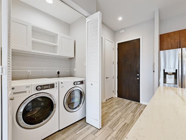 Building Photo - 54 Rainey St