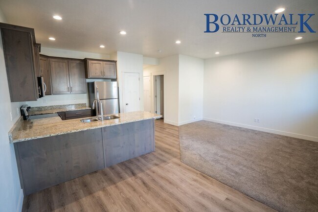 Building Photo - 440 1625 N