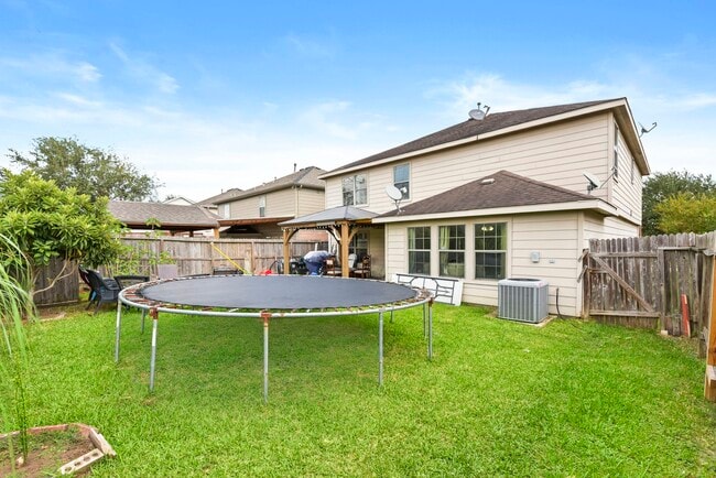 Building Photo - 1022 Americana Dr