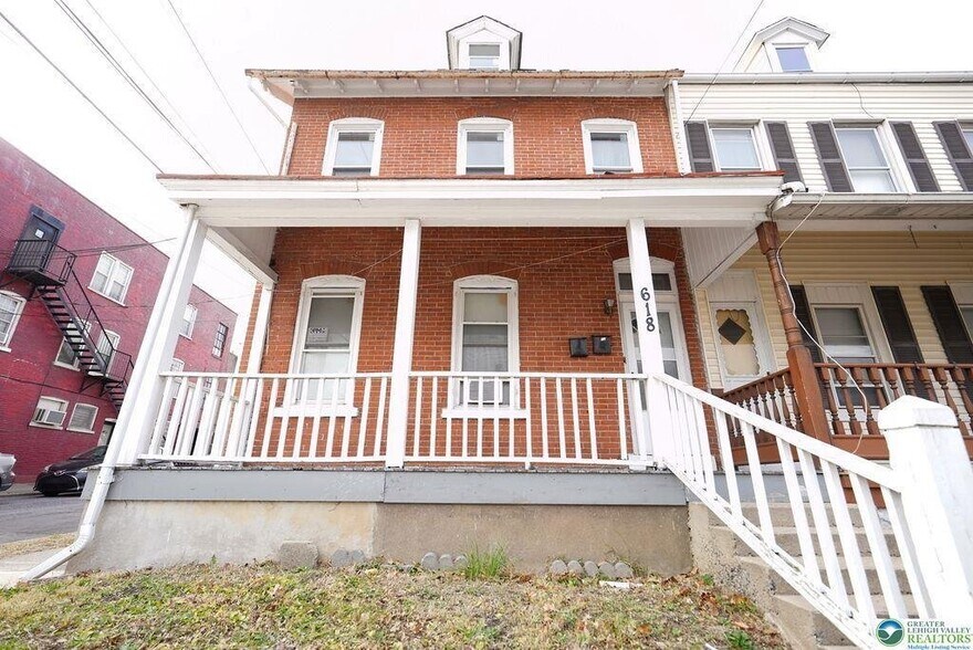 Building Photo - 618 S 5th St